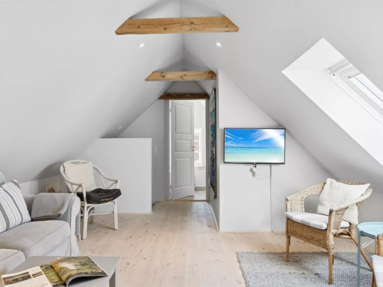 "Algeth" - 200m from the sea-Binnen