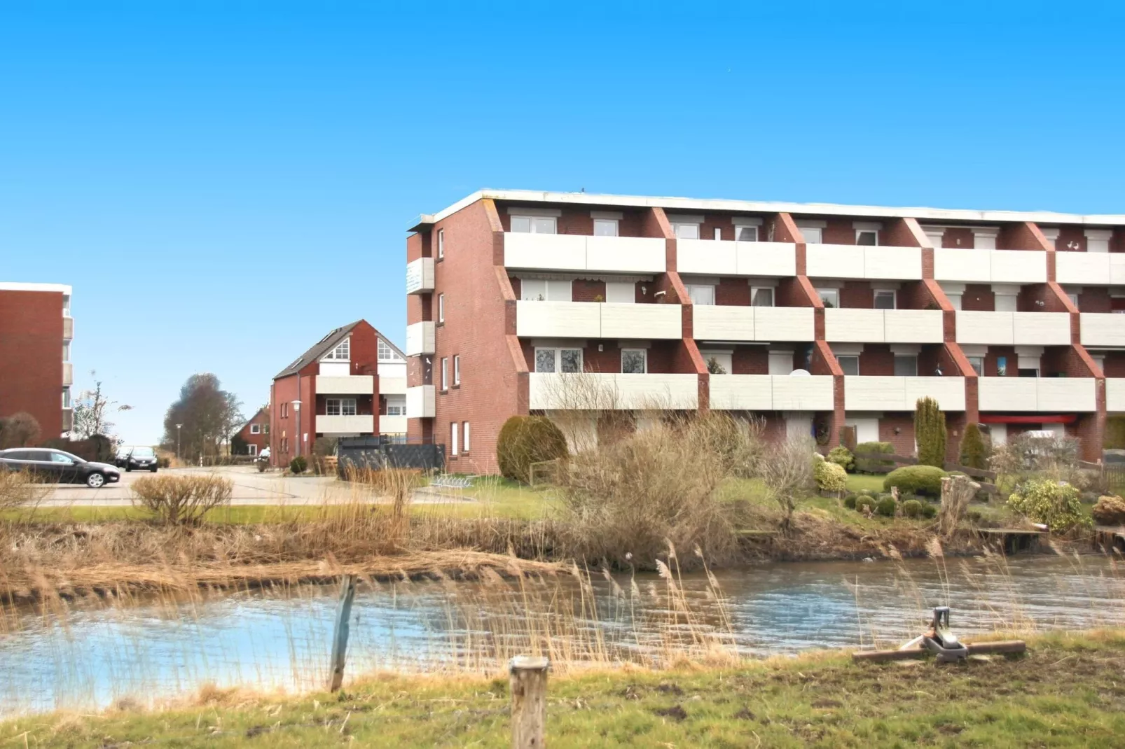 Ferienwohnung mit Balkon für Zwei in Dornumersiel-Buitenkant zomer