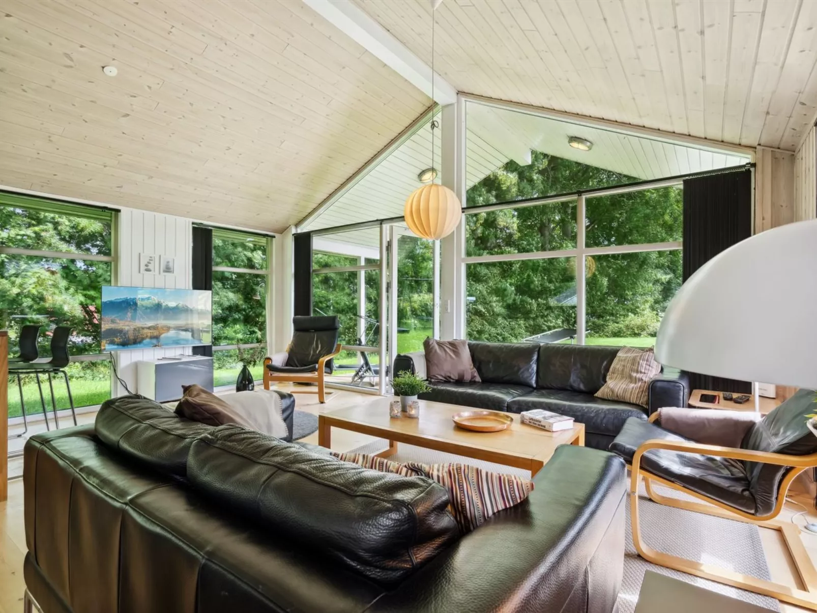 "Edin" - 150m from the sea