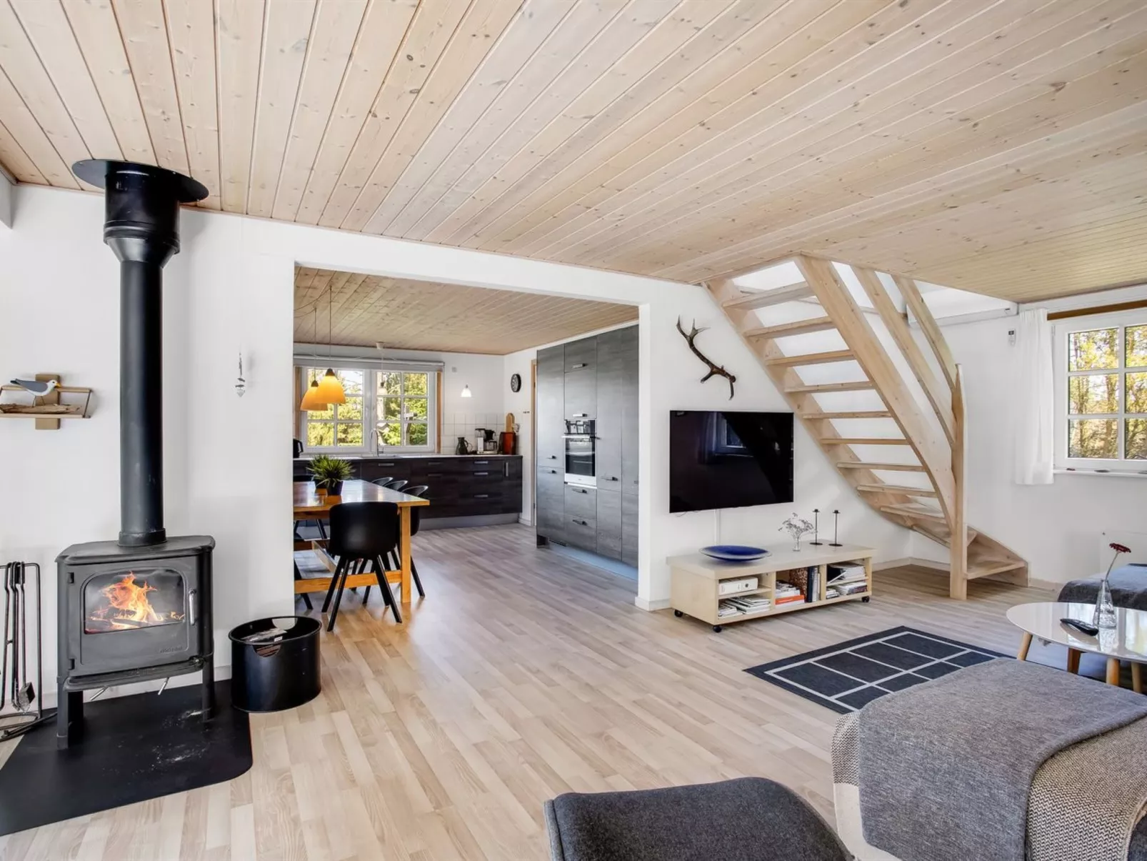 "Laila" - 1.2km from the sea-Binnen