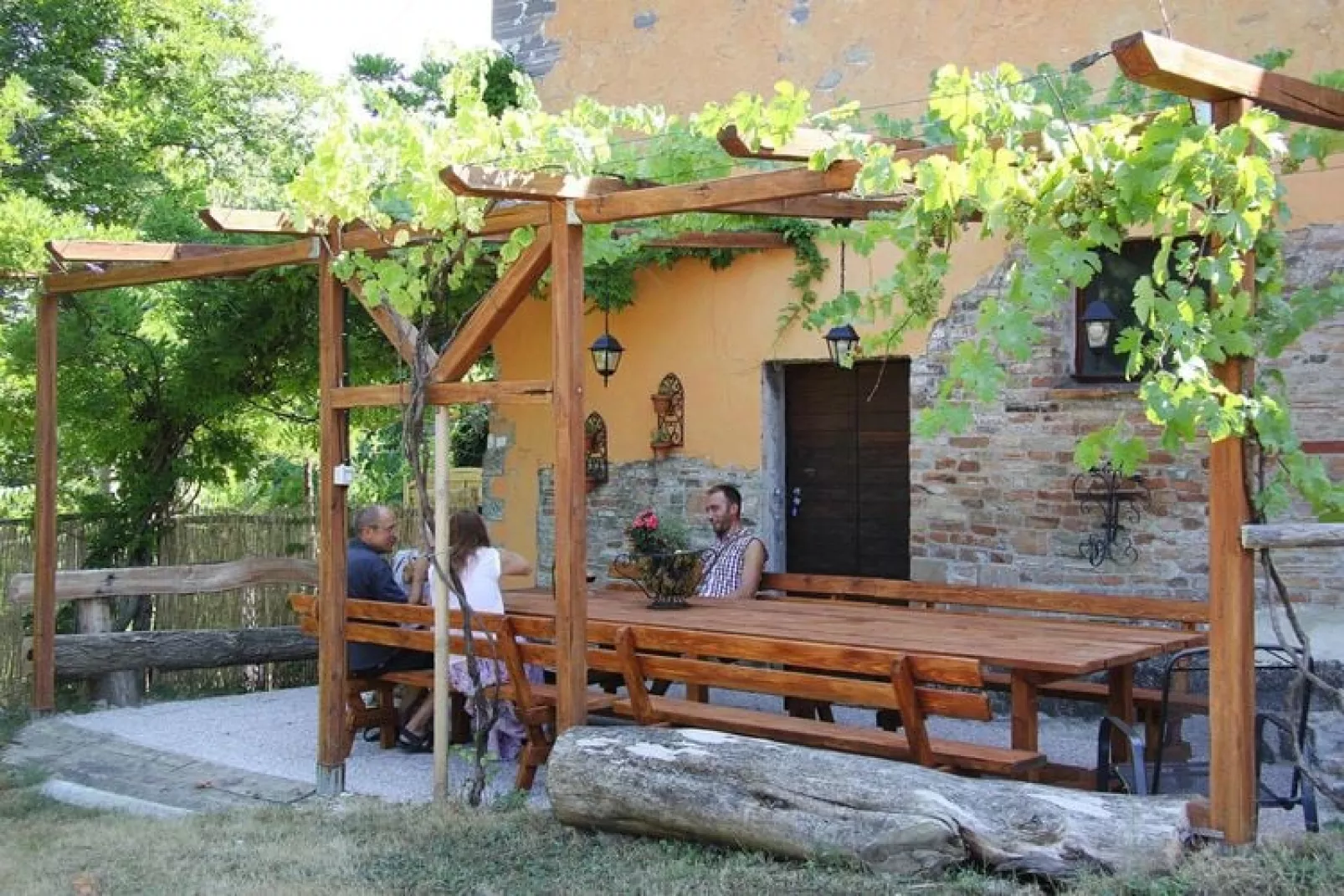 Villa Ca' Piero, Urbino-max. 8 pax-Buitenkant zomer