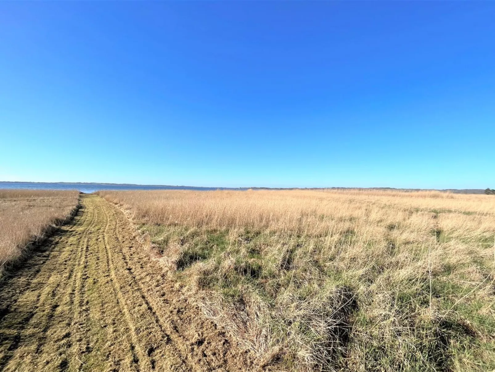 "Vemund" - 100m to the inlet-Buiten