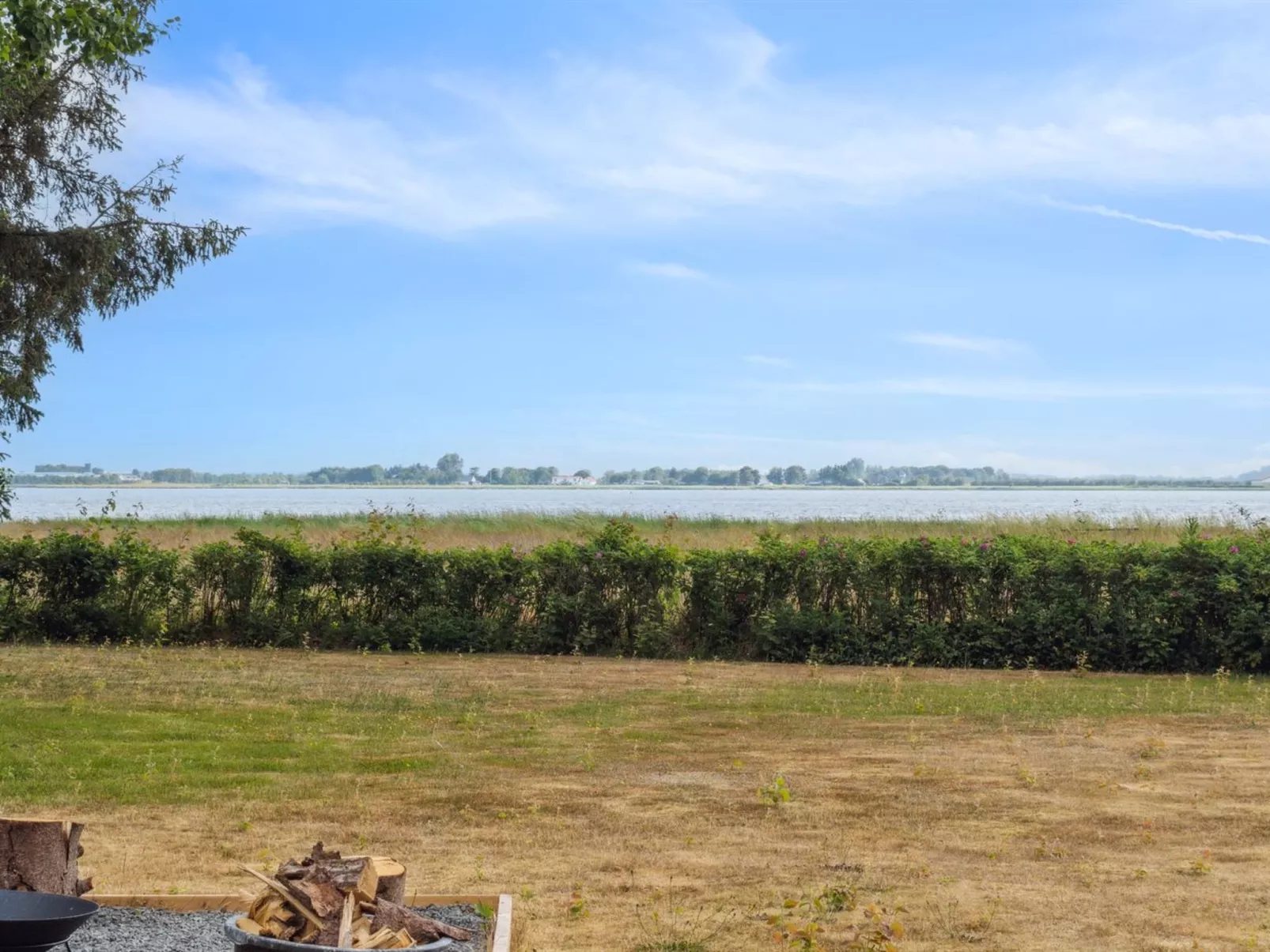 "Ferit" - 100m to the inlet-Buiten