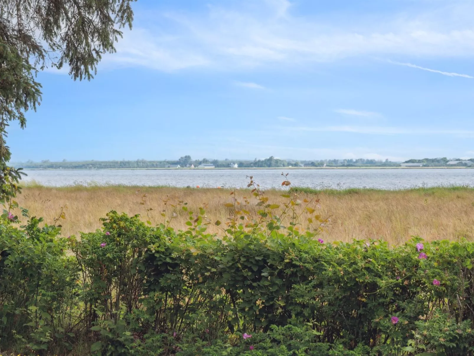 "Ferit" - 100m to the inlet-Buiten