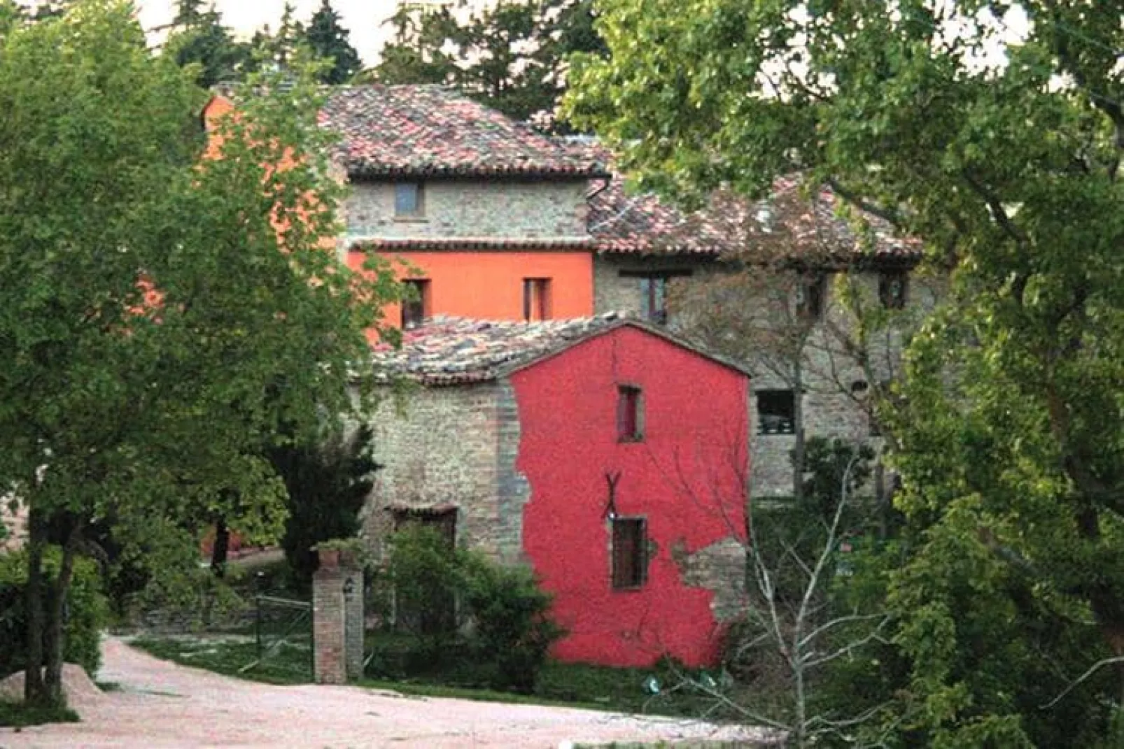 Villa Ca' Piero, Urbino-max. 12 pax-Buitenkant zomer