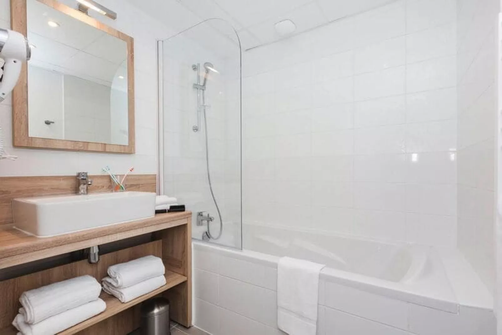 Appartement in Rivedoux-Plage met gemeenschappelijk zwembad-Badkamer