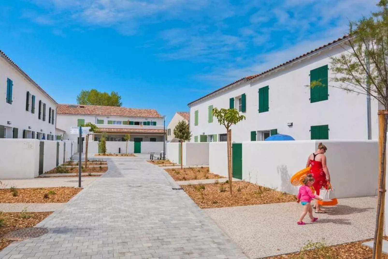 Appartement in Rivedoux-Plage met gemeenschappelijk zwembad-Buitenkant zomer