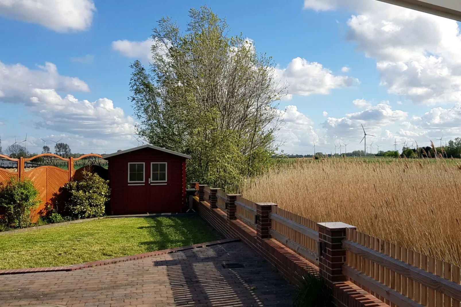 Großes Ferienhaus in ruhiger Lage mit Feldblick-Tuinen zomer