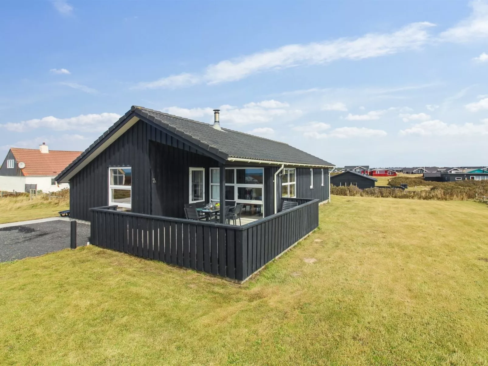 "Eyvin" - 100m from the sea-Buiten