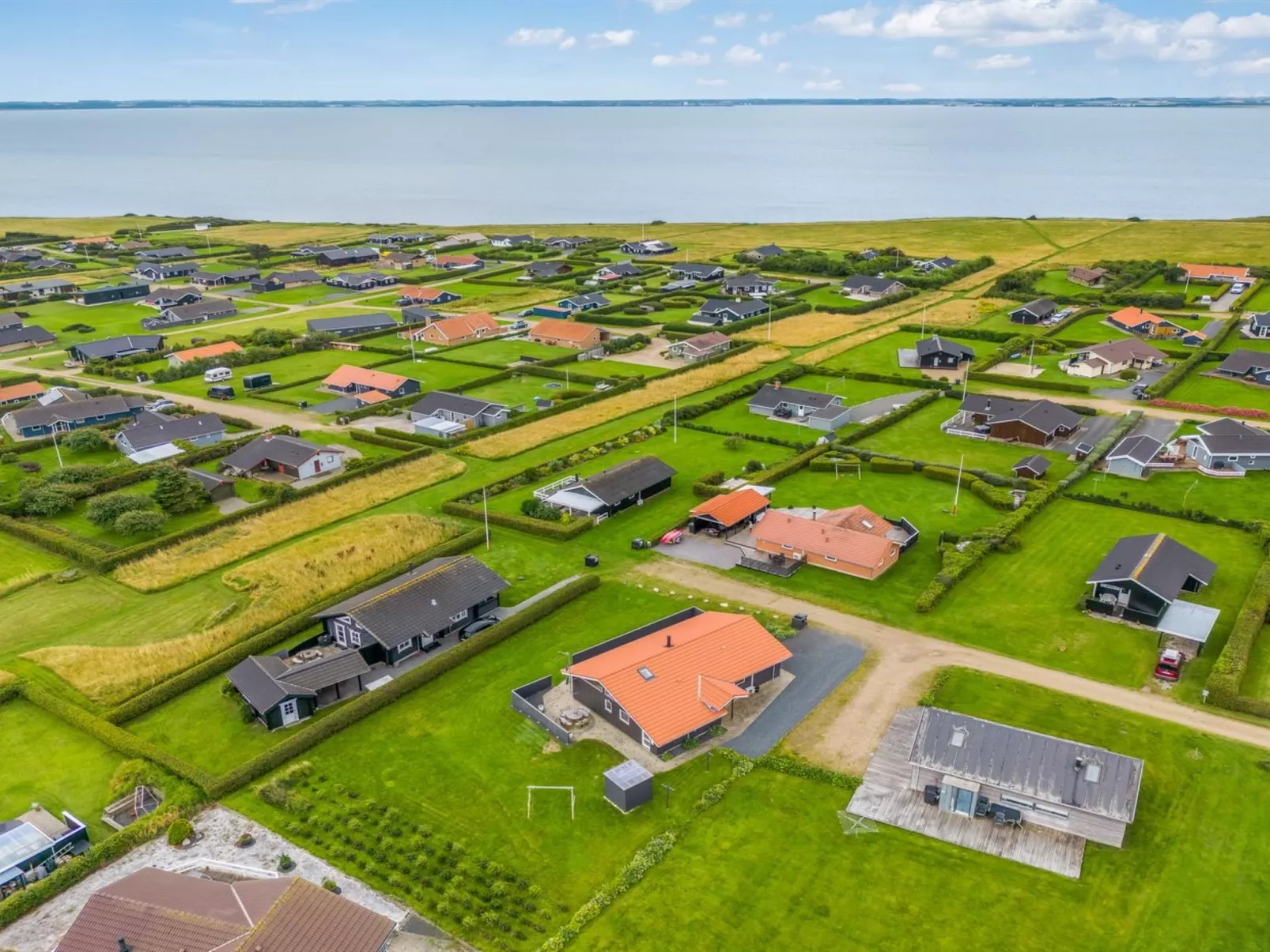"Malila" - 400m to the inlet-Buiten