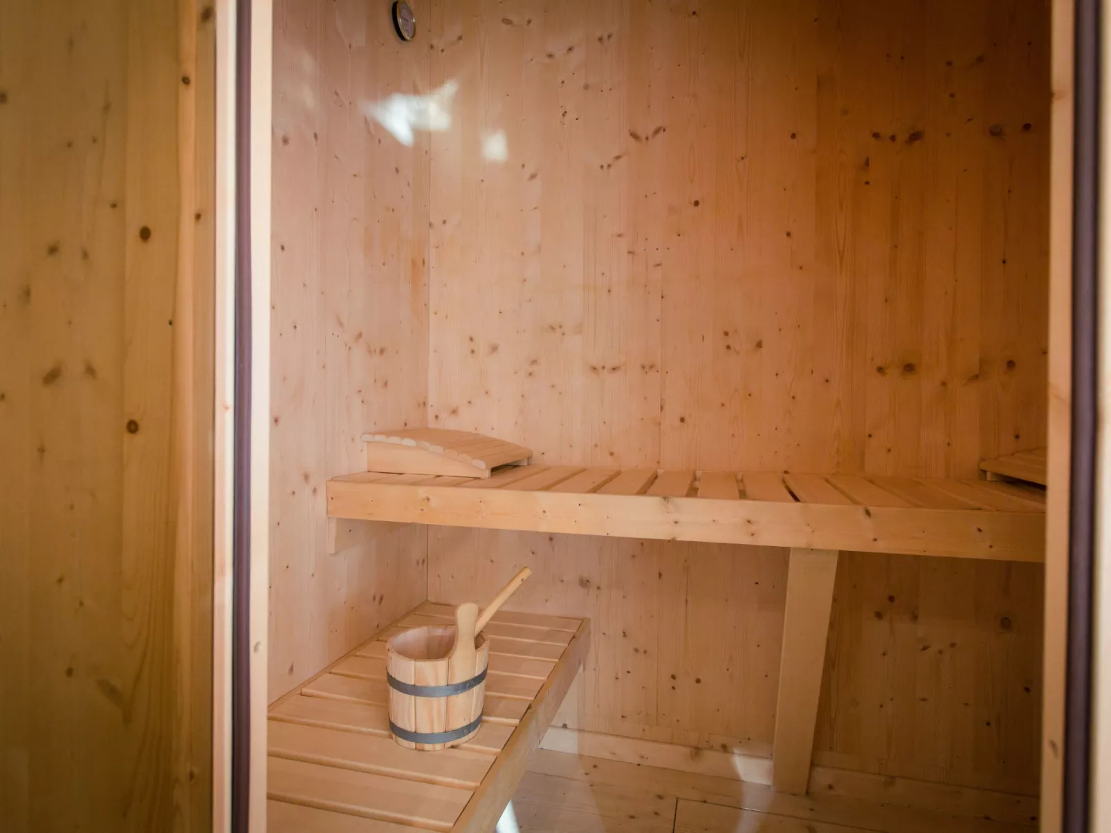 #44 mit Sauna und Sprudelbad innen-Binnen