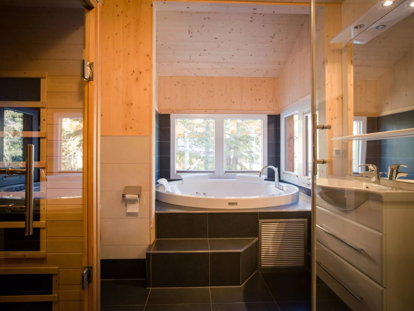 47# mit IR-Sauna& Sprudelbad Innen-Binnen