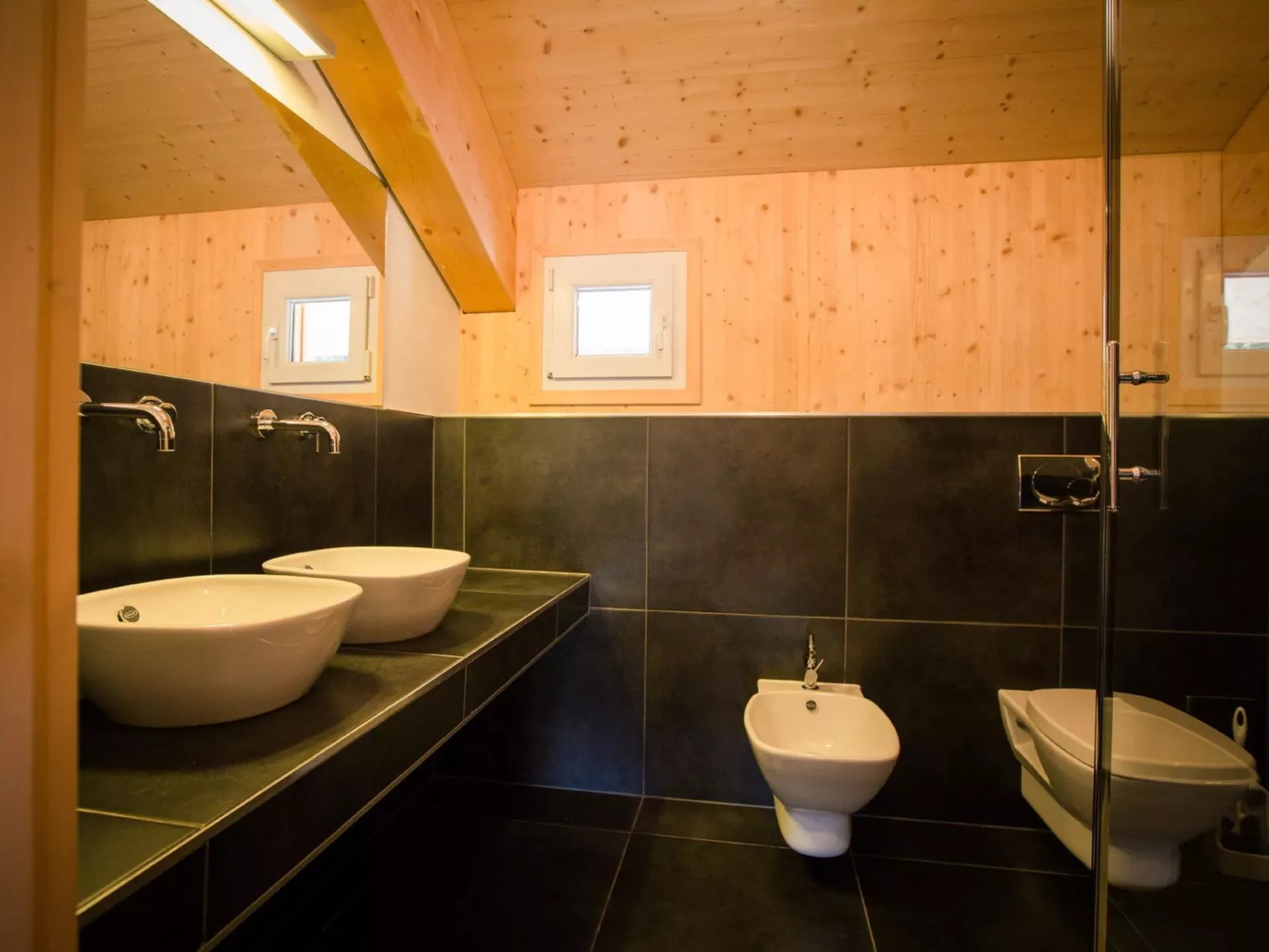 #9 mit IR-Sauna & Sprudelwanne Innen-Binnen