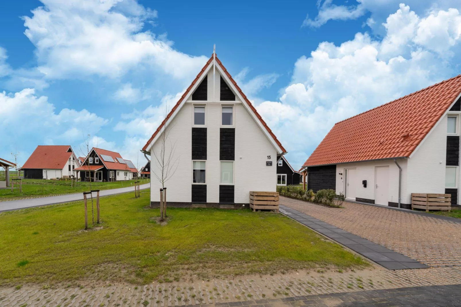 De Botter Huis Nr 15-Buitenkant zomer