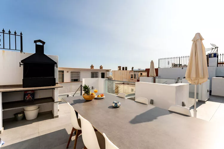 CT 206 - Faro's Malaga Beachhouse for 8-Terrasbalkon