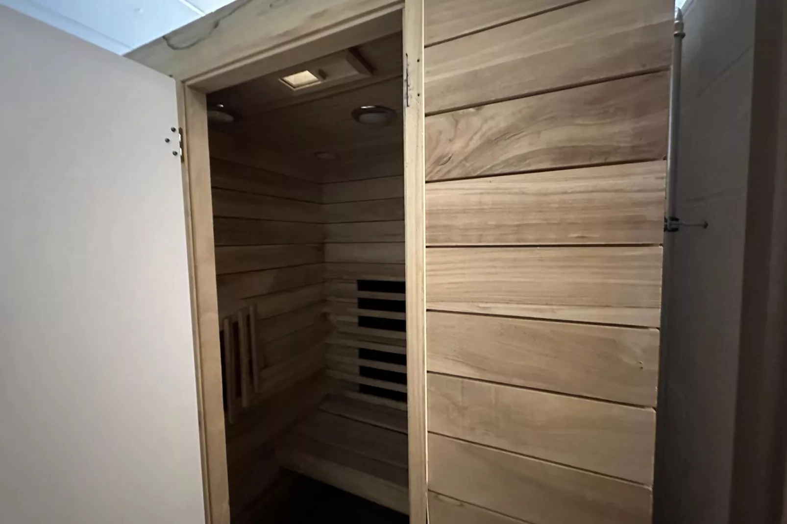 Magnifique studio pour 4 adultes avec Sauna-Wellness