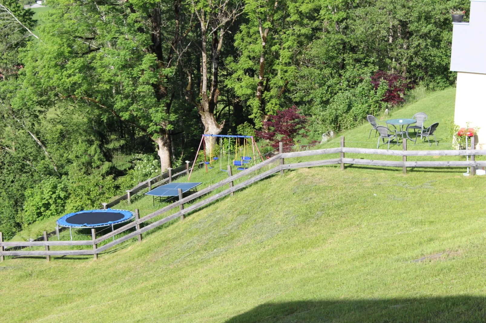 Appartement Mountain Joys-Tuinen zomer