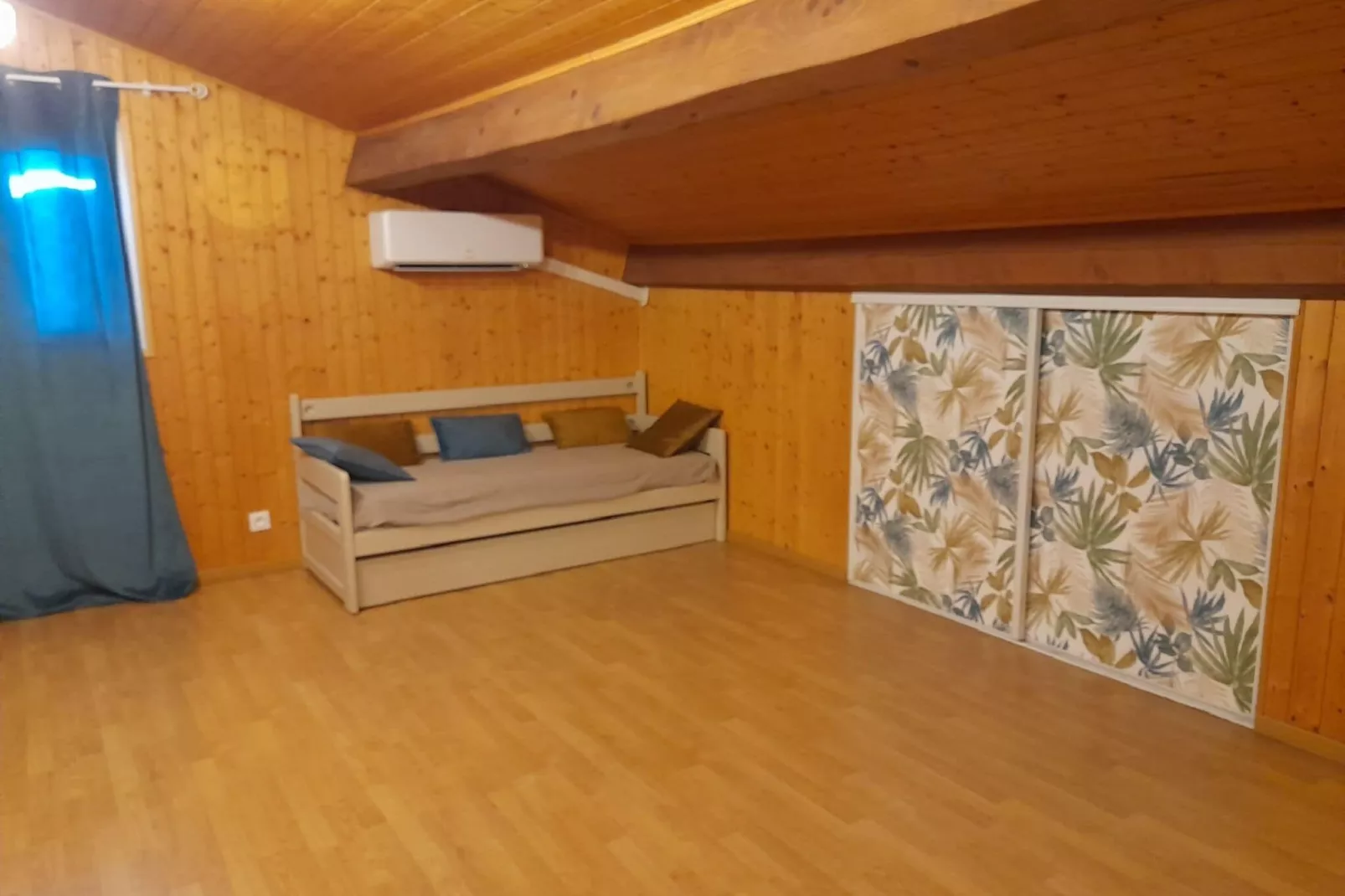 Maison de vacances cozy a Saint Hilaire de Brethmas-Slaapkamer