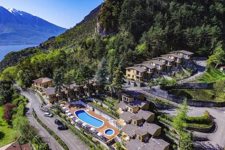 Residence Oasi, Limone sul Garda-bilo-Uitzicht zomer