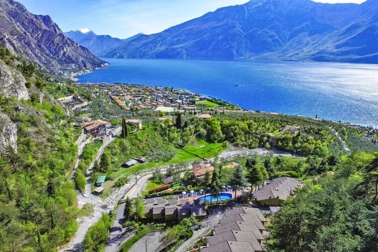 Residence Oasi, Limone sul Garda-bilo-Uitzicht zomer