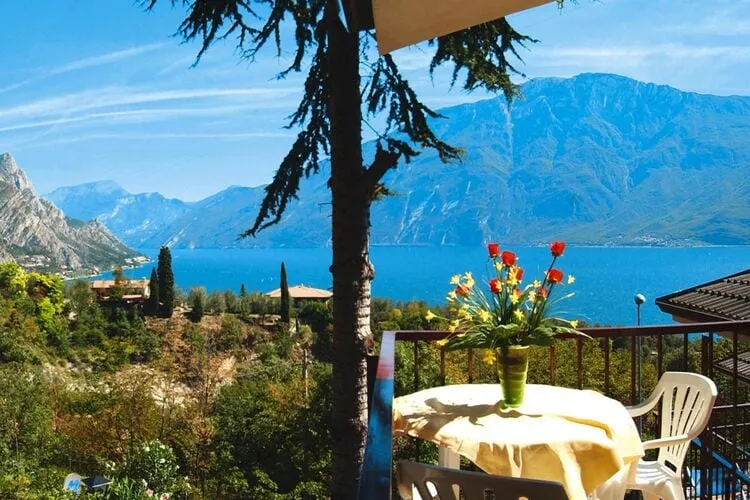 Residence Oasi, Limone sul Garda-bilo-Uitzicht zomer