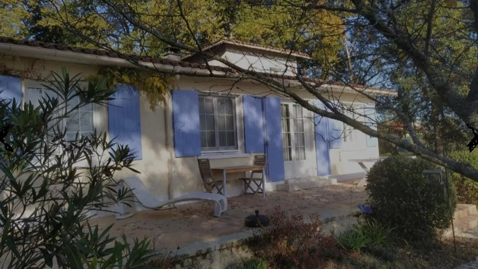 La Maison vers la Coline-Buitenkant zomer