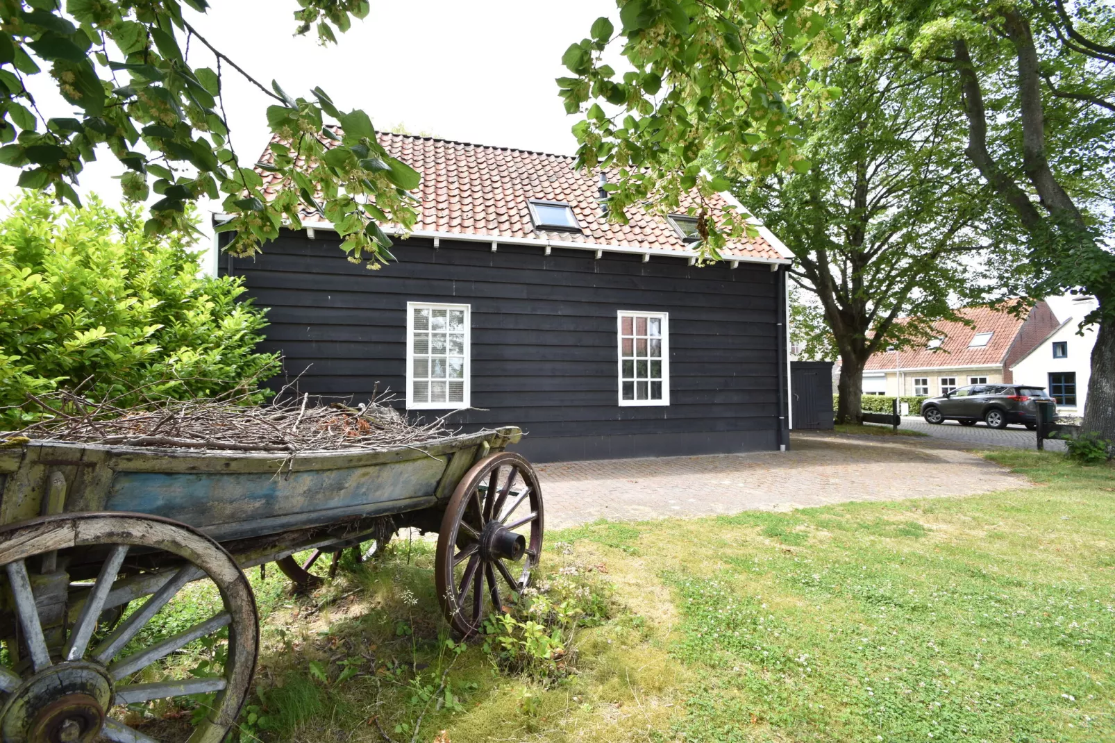 Het Koetshuys-Buitenkant zomer