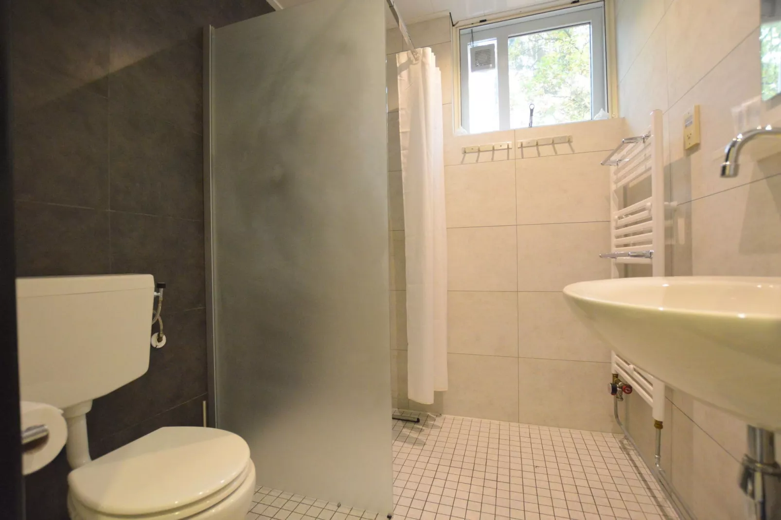 Anjer Bungalow 61-Badkamer