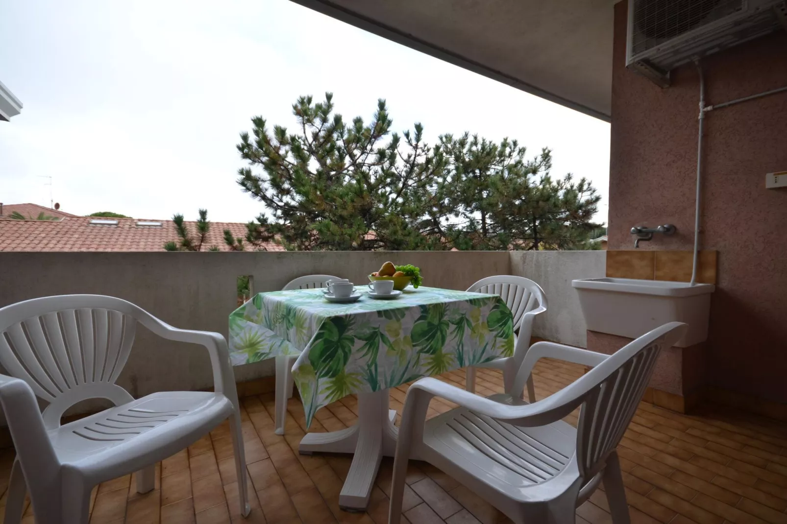 Holiday flats Condominio Orsa Maggiore Lignano Pineta-C5-Terrasbalkon