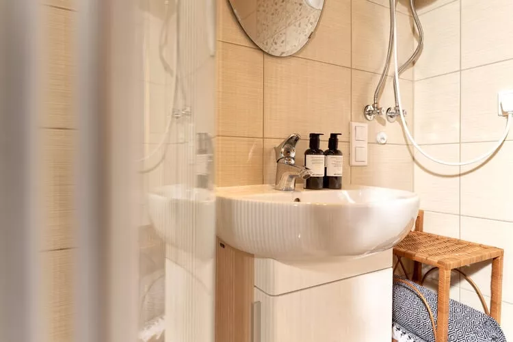 Domki STANDARD Sarbinowo-Badkamer