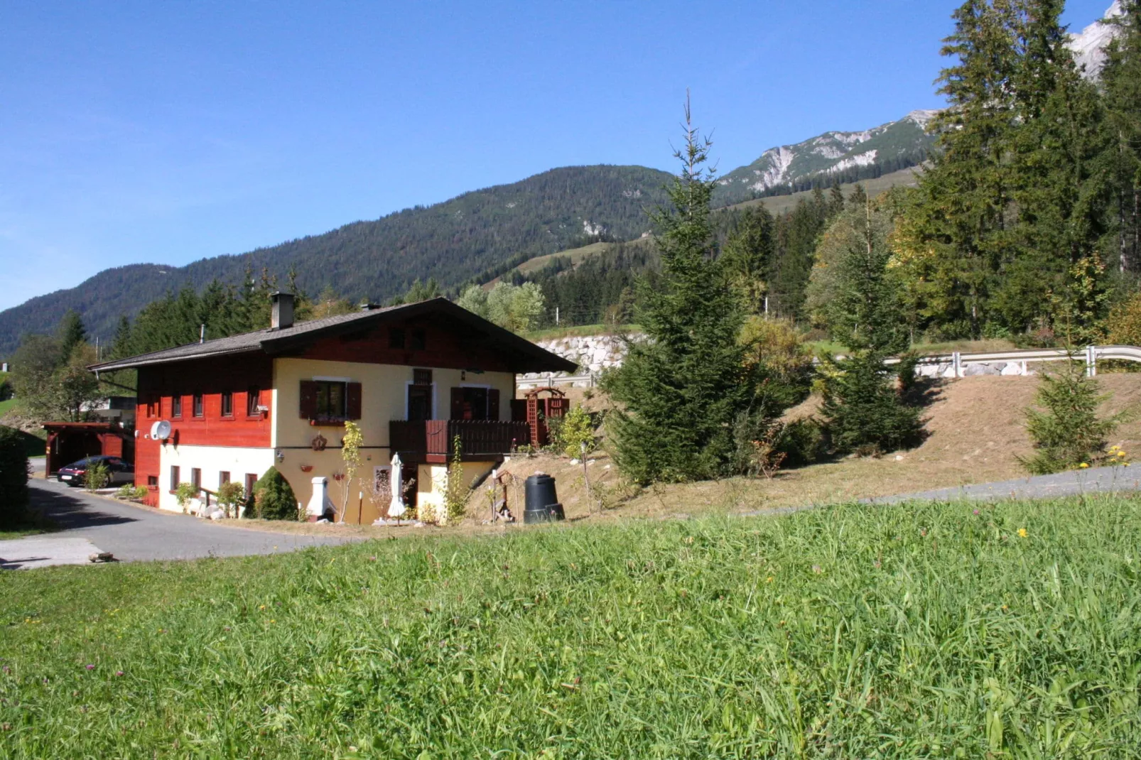 Haus Weissbach-Buitenkant zomer