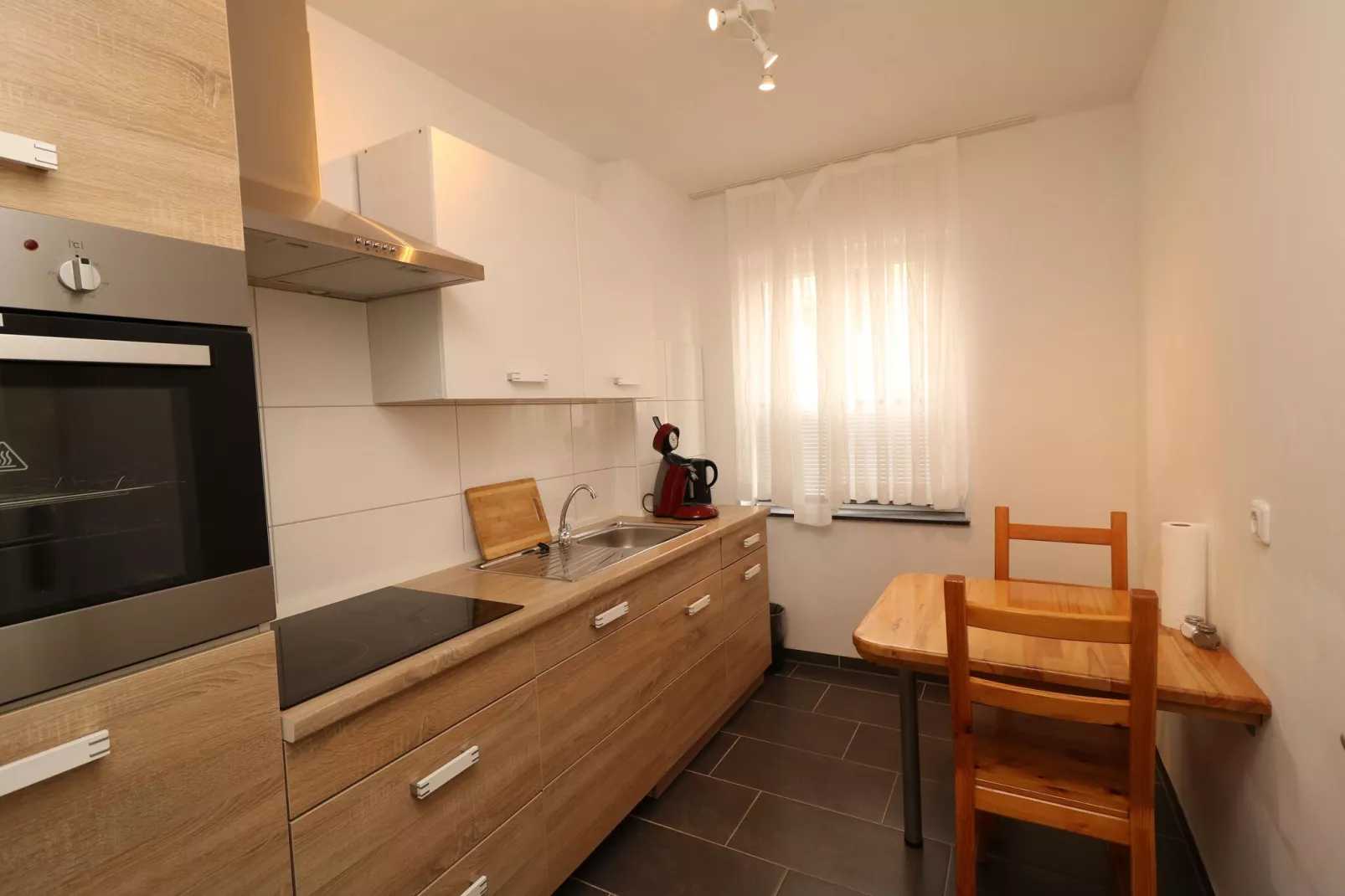 Zentrales Apartment in Messenähe-Keuken