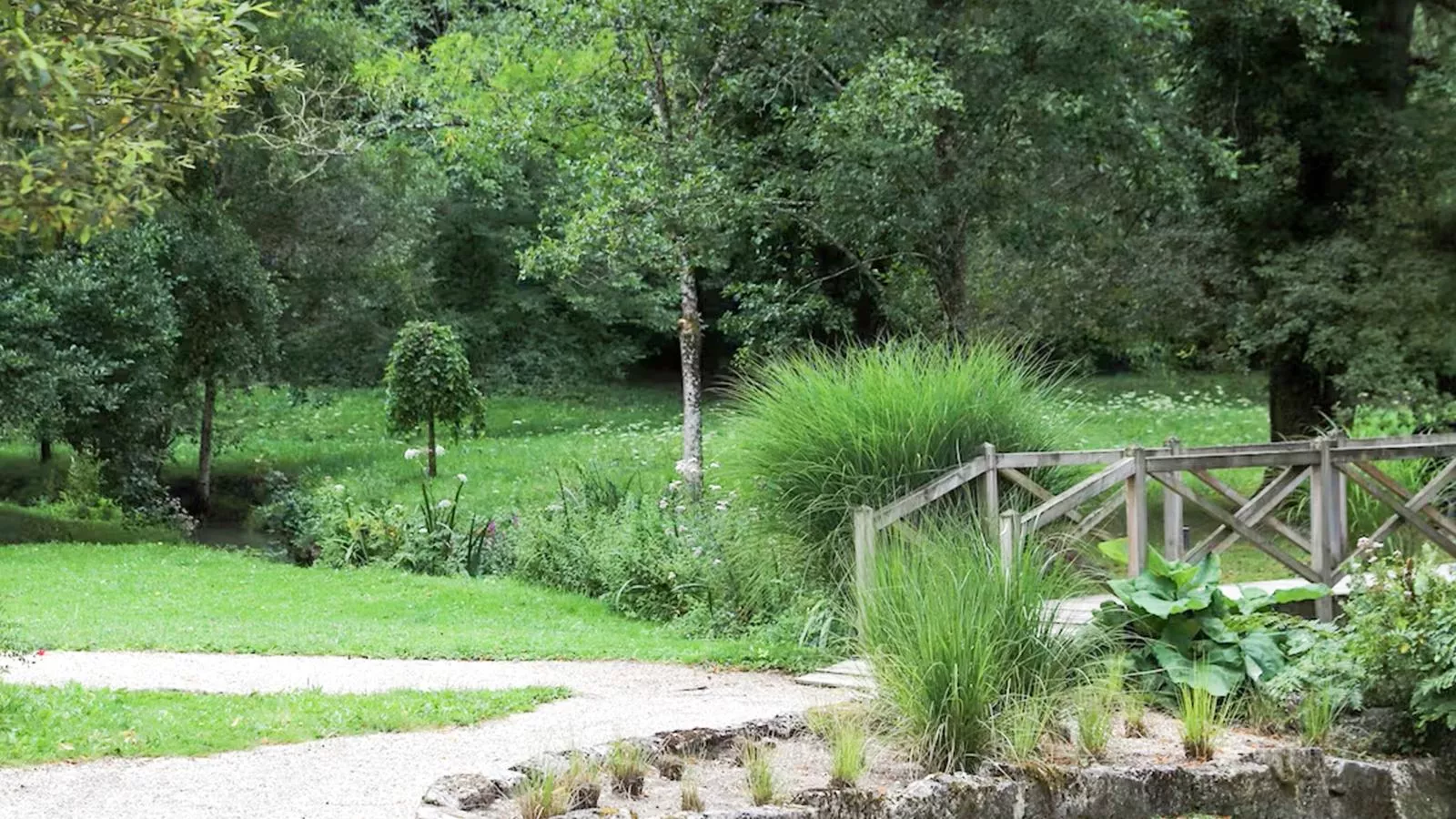 Moulin du 18ieme siècle-Tuinen zomer