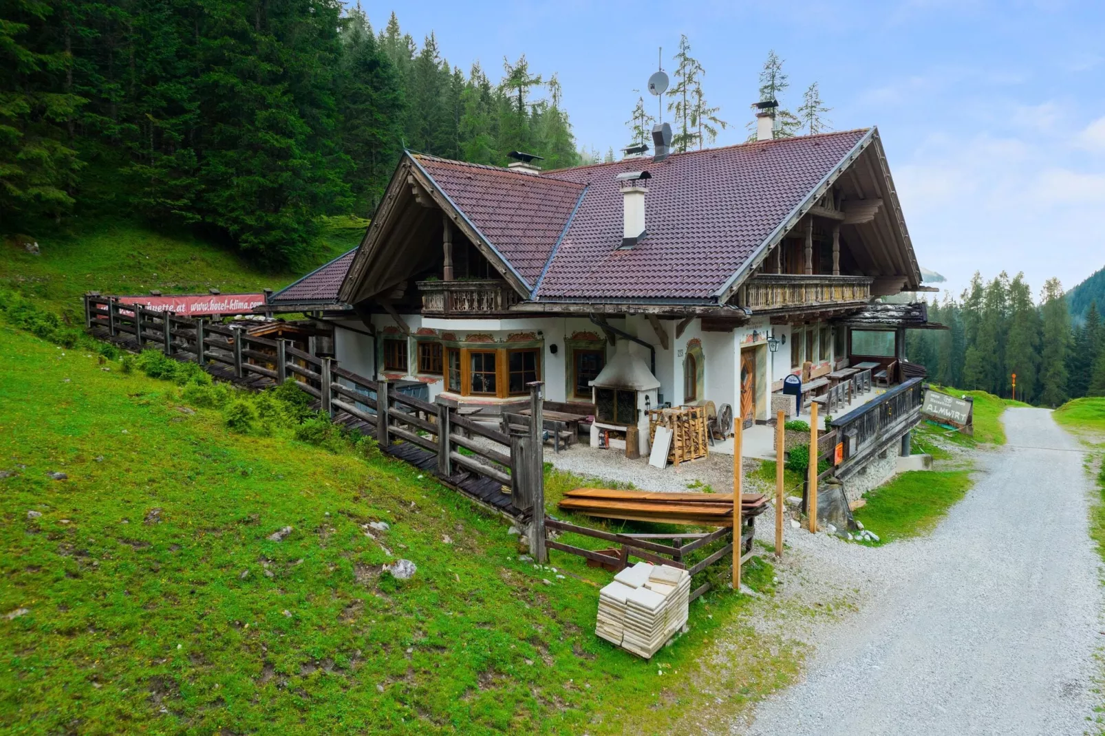 Herzebenalm-Buitenkant zomer