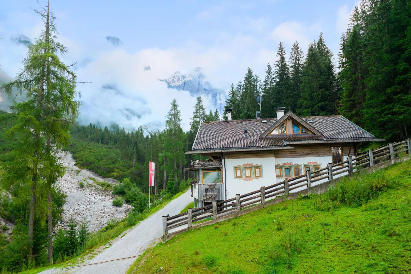 Herzebenalm-Buitenkant zomer