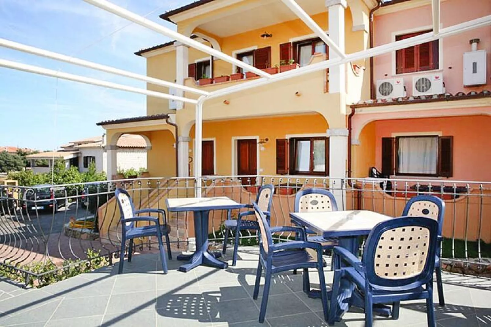 Residence Corte dei Venti, Tamarispa-Bilo con balcone o terrazza-Buitenkant zomer