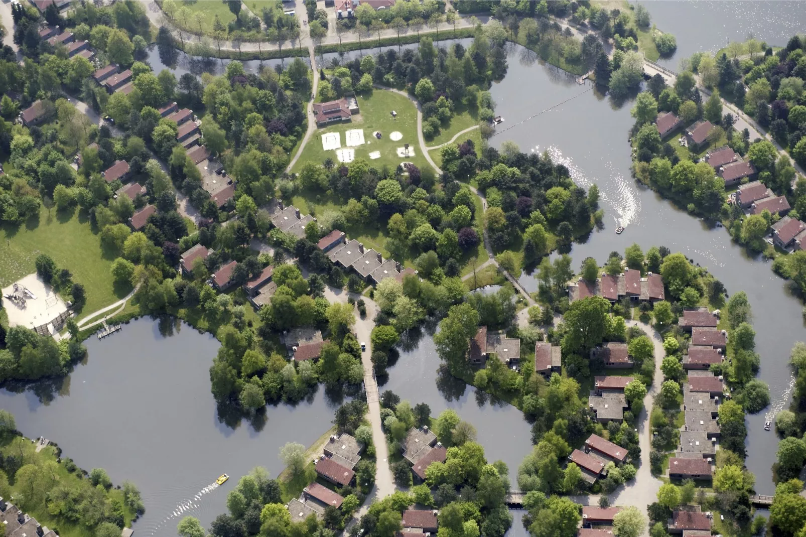 Vakantiepark Weerterbergen 7-Buitenkant zomer