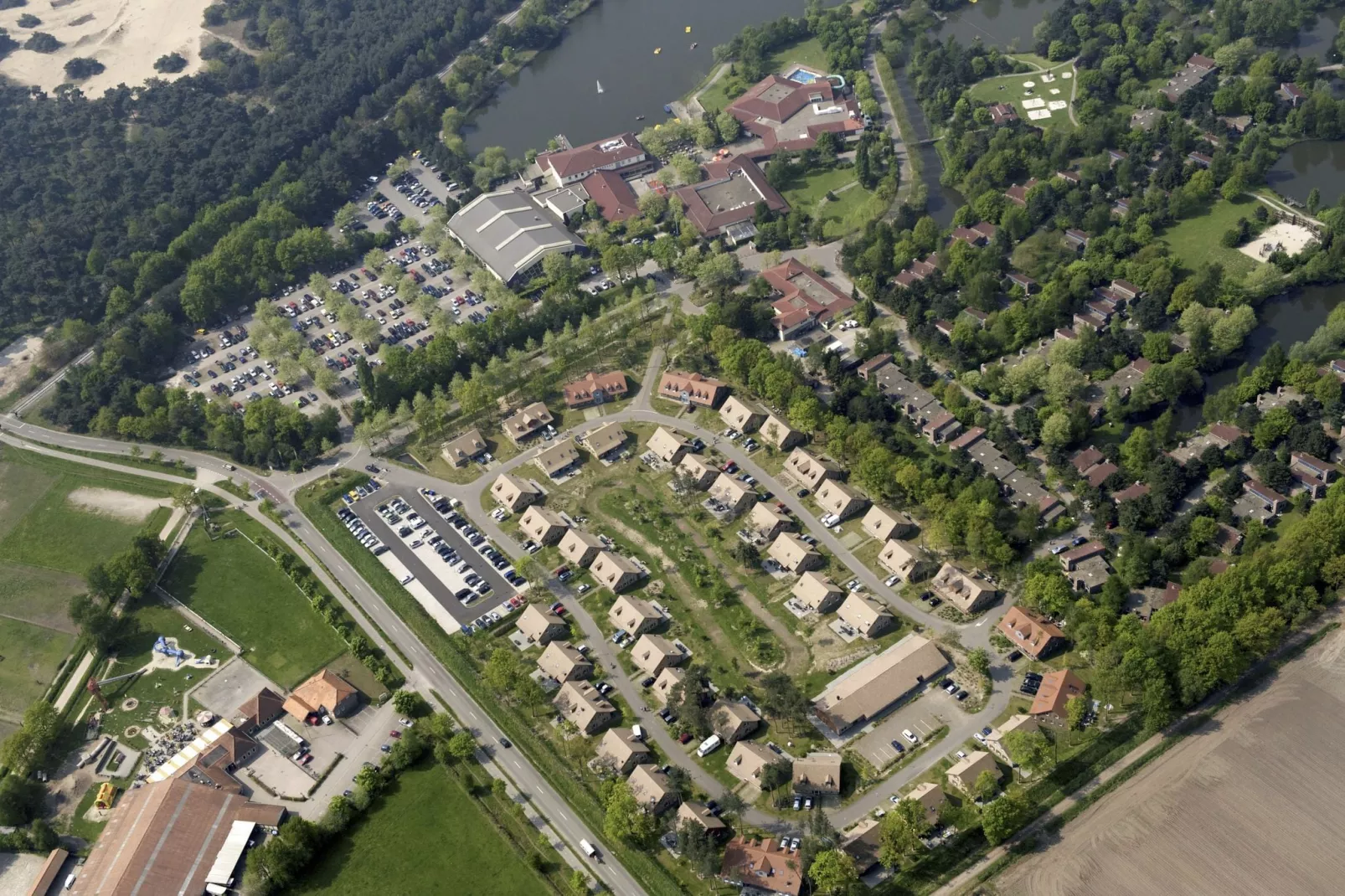 Vakantiepark Weerterbergen 8-Buitenkant zomer