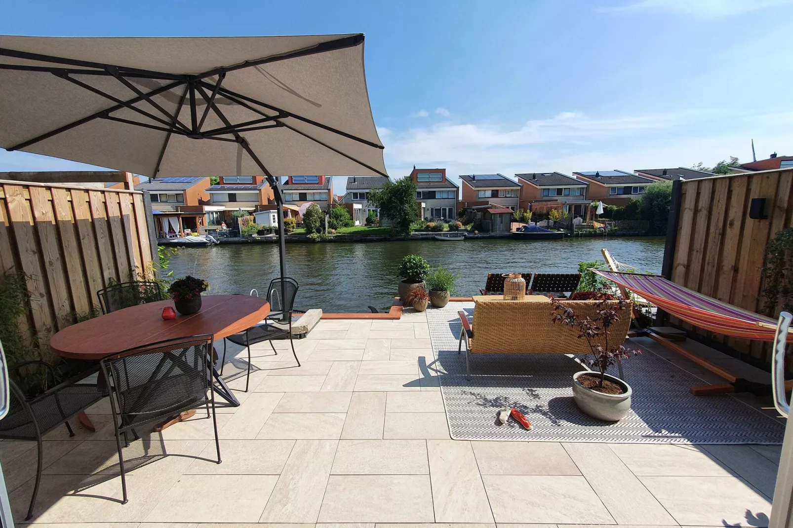 Waterfront holiday home Alkmaar-Terrasbalkon