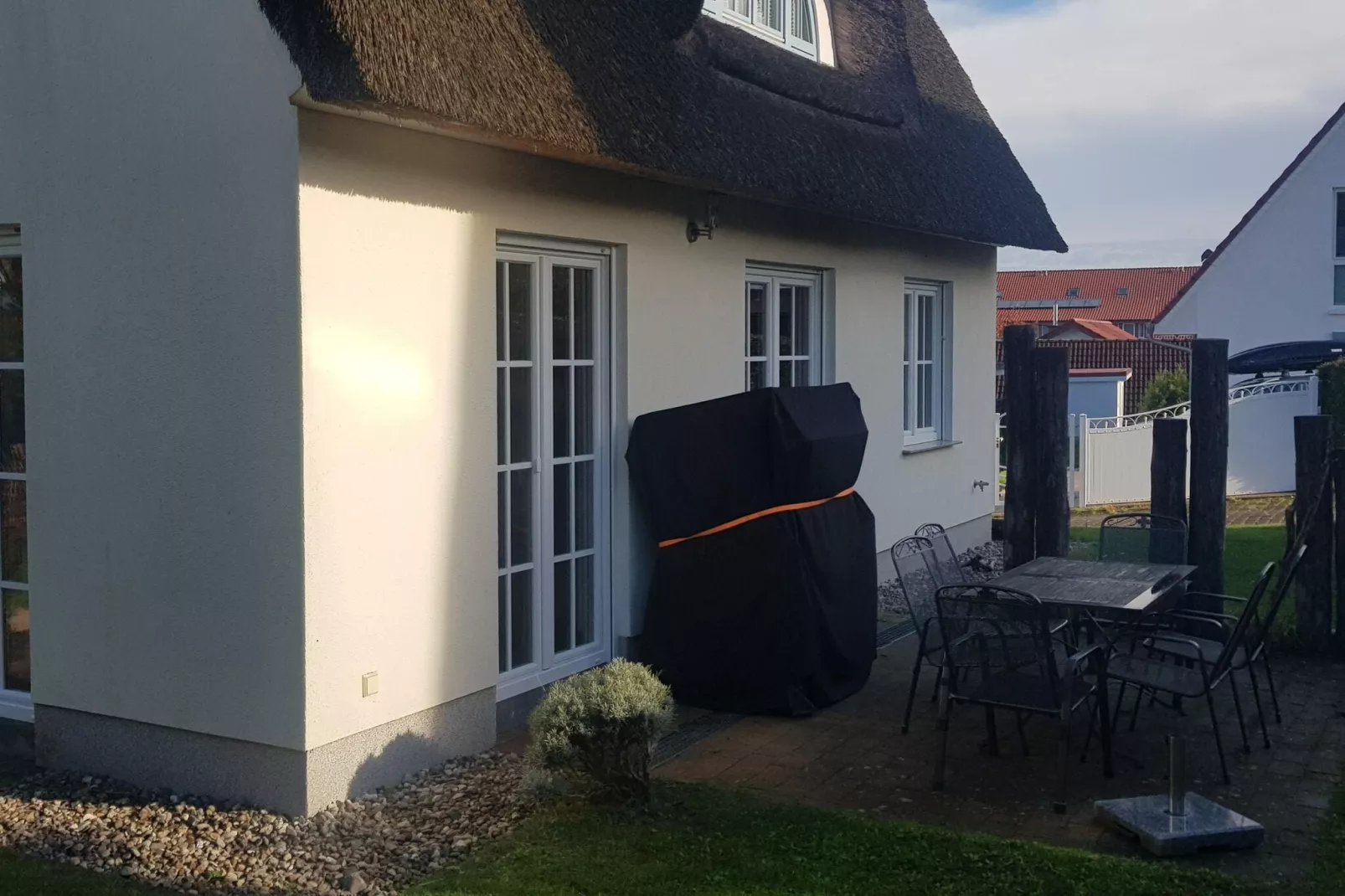 Ferienhaus Reetglück Wohlenberg-Terrasbalkon