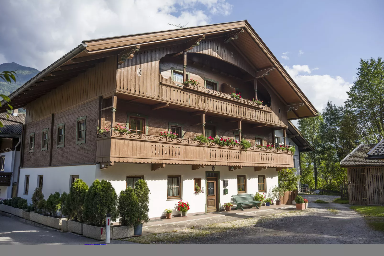 Appartement St Pankraz-Buitenkant zomer