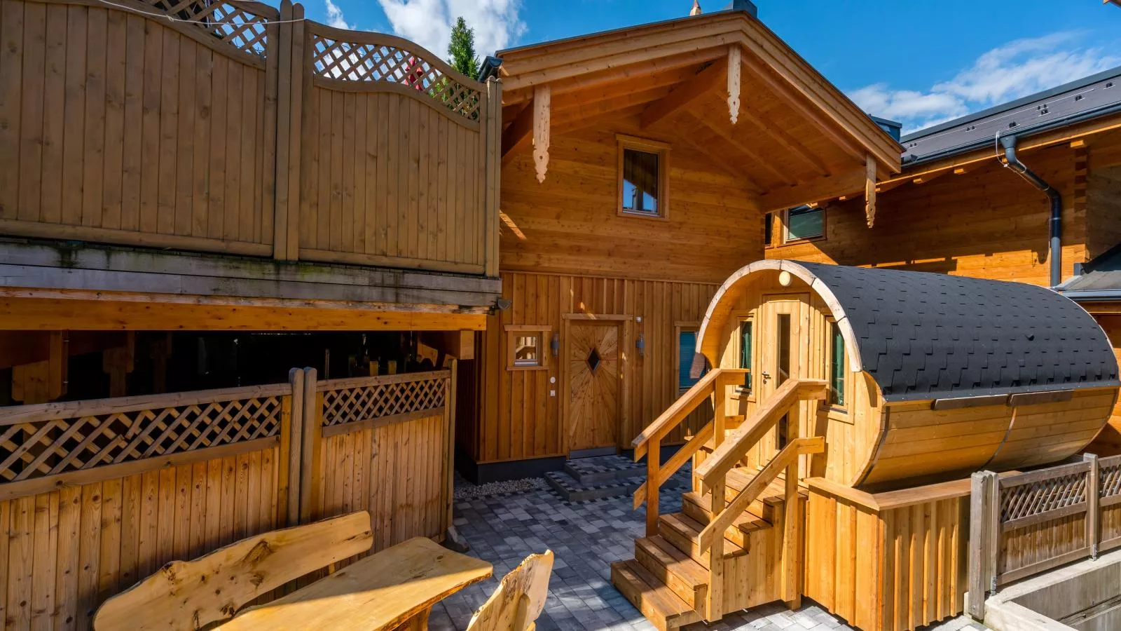 Adventure Lodge Kaprun-Buitenkant zomer