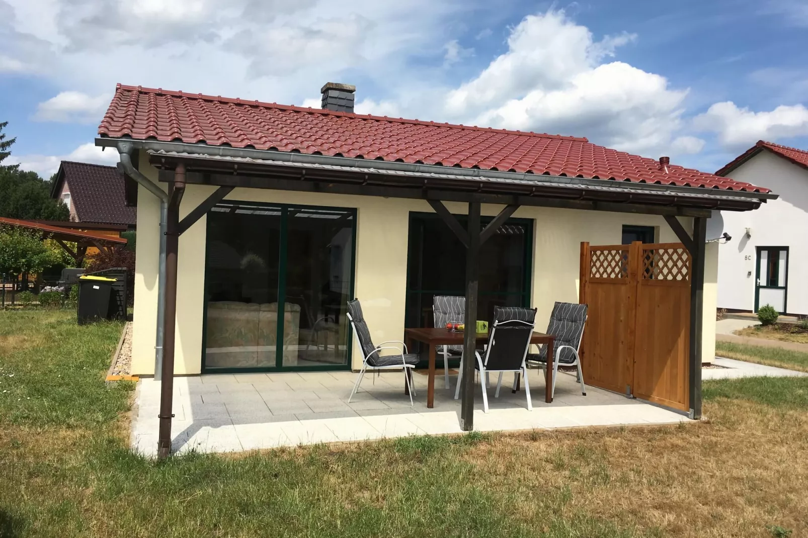 Ferienhaus Pirol 62 qm-Buitenkant zomer