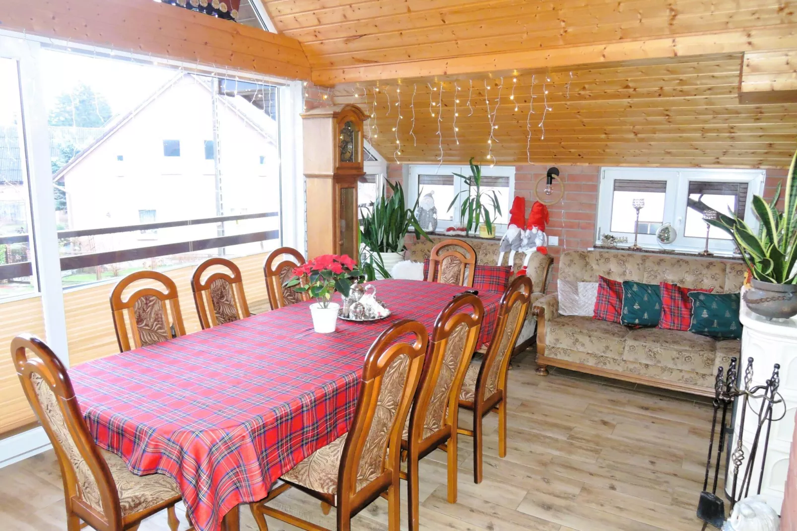 Komfortowy dom wakacyjny dla 12 osób w Kołczewie-Eetkamer