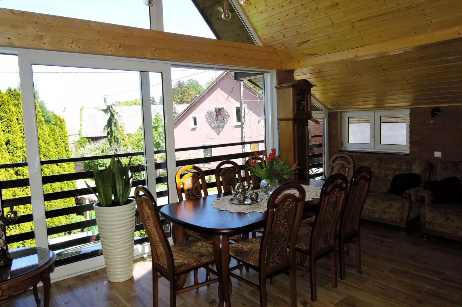 Komfortowy dom wakacyjny dla 12 osób w Kołczewie-Woonkamer