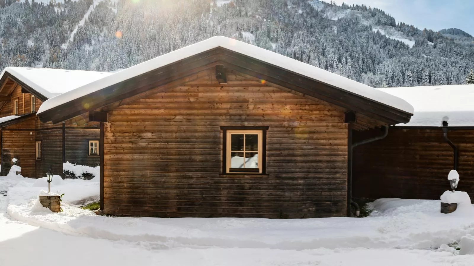 Urige Doppelhaushälfte 2 rechts-Exterieur winter