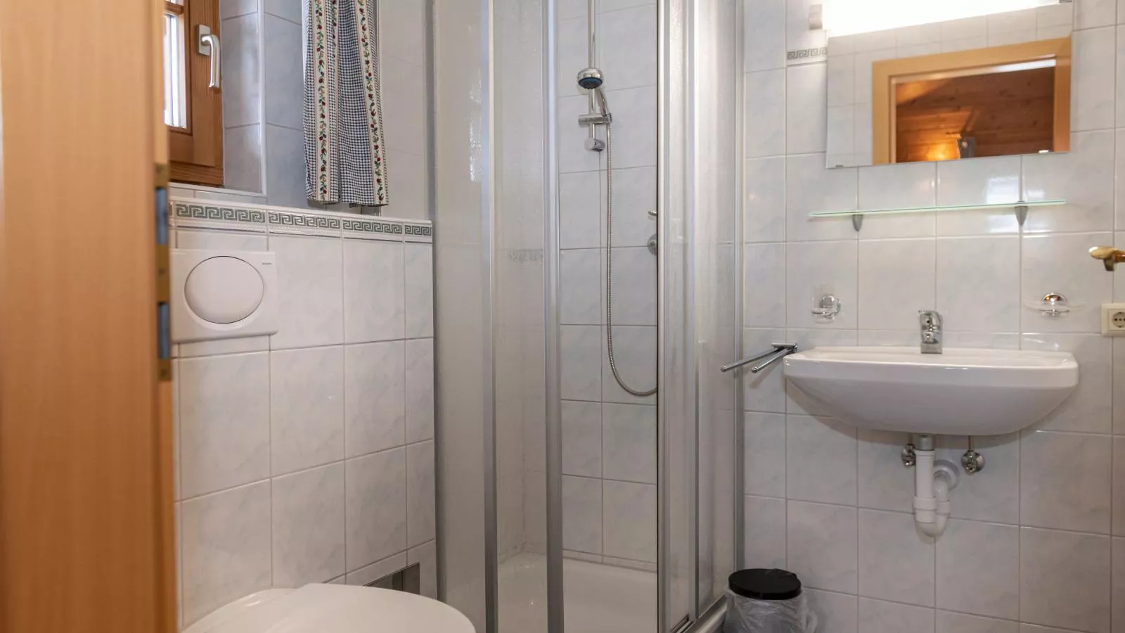 Urige Doppelhaushälfte 6-Badkamer
