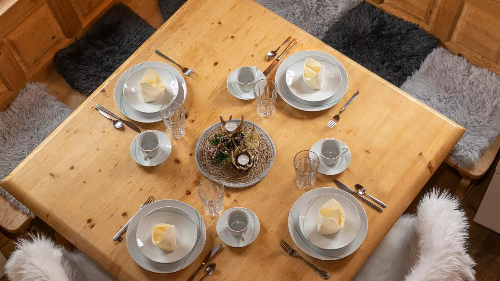 Urige Doppelhaushälfte 15-Eetkamer