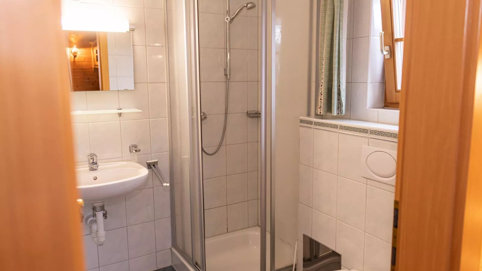 Urige Doppelhaushälfte 15-Badkamer
