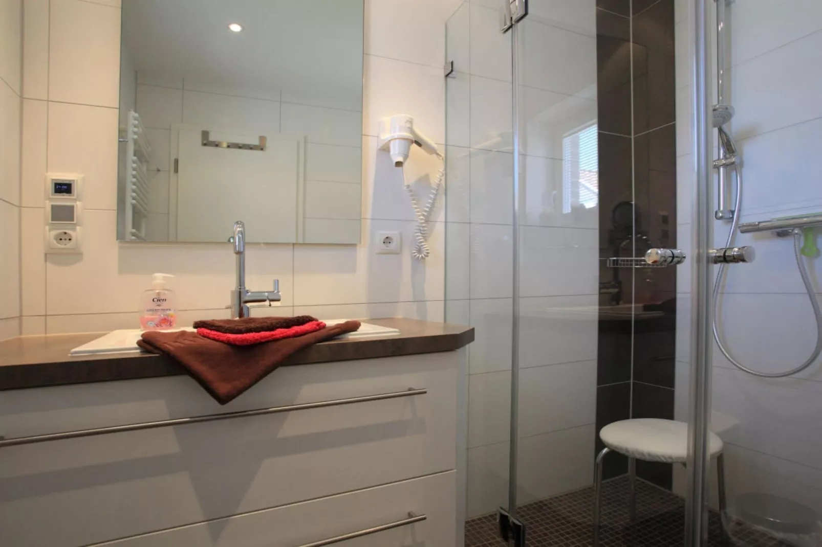 50834-Badkamer